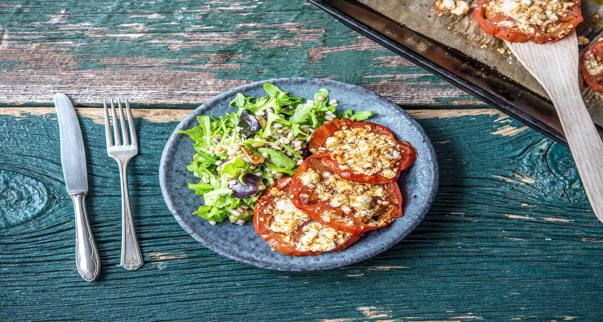Salade de lentilles et d'orge perlé à la feta cuite au four Avec le piquant de la roquette