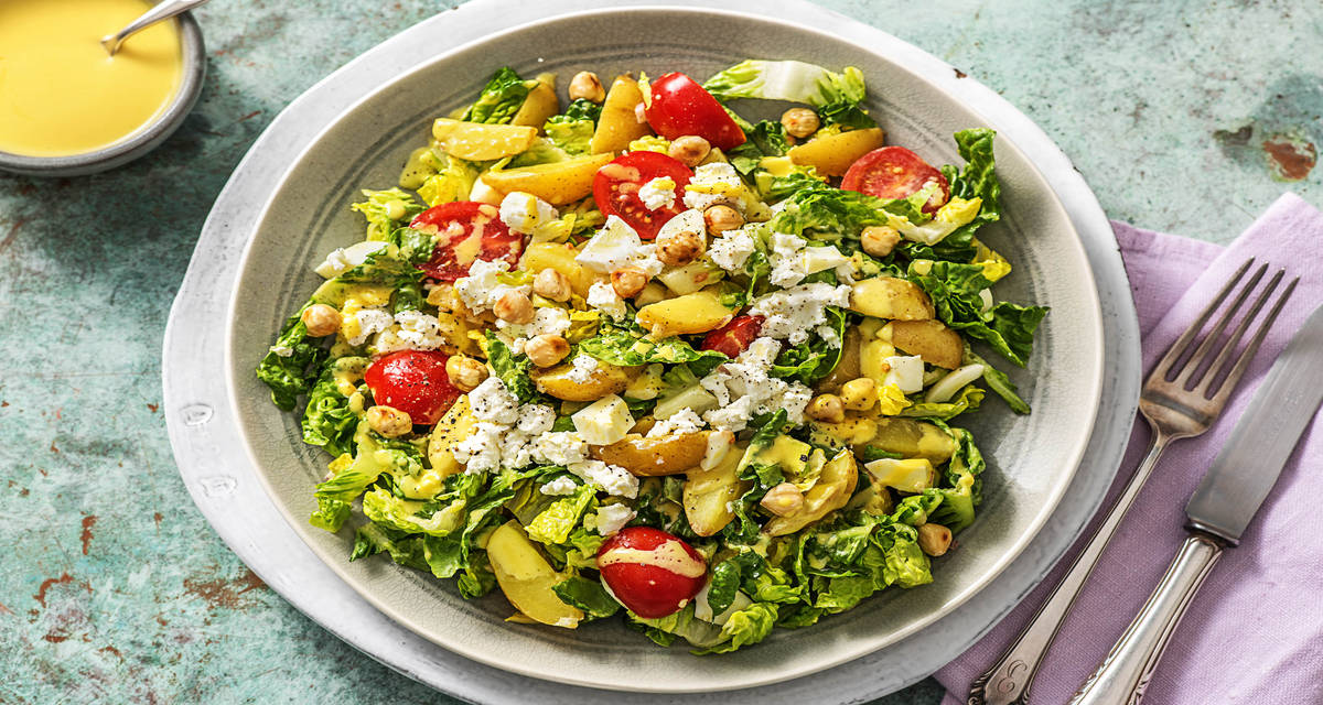 Salade de grenailles au chèvre et aux oeufs Avec une vinaigrette à l’orange et des noisettes grillées
