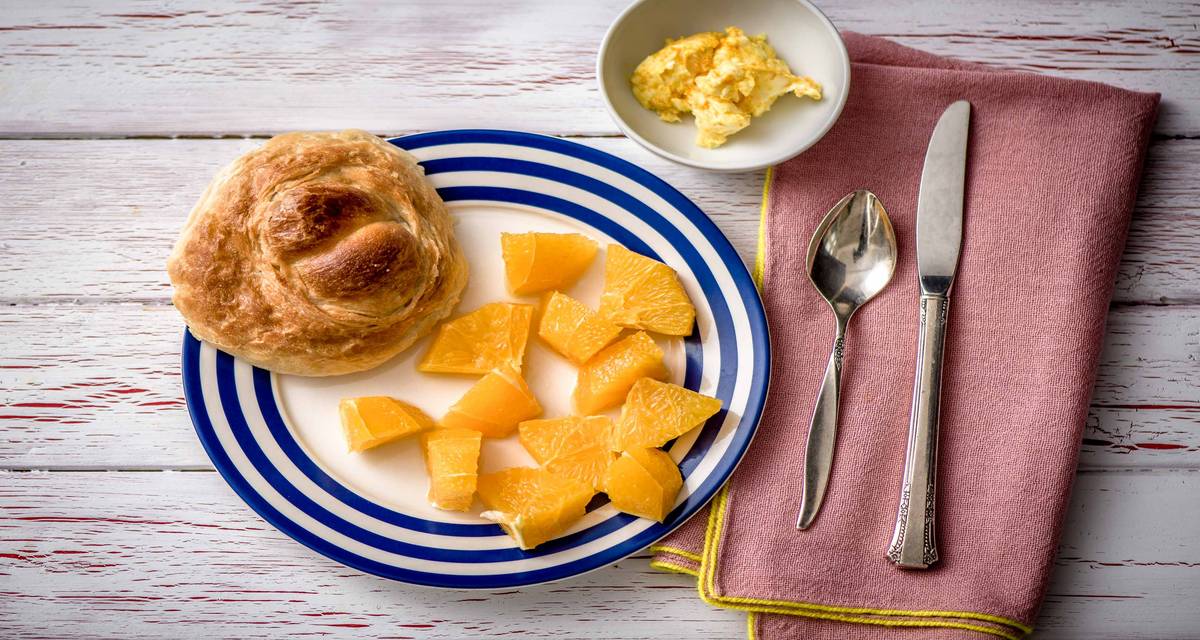 Brioche frisonne Avec du beurre à l’orange, du yaourt entier et du jus d’orange