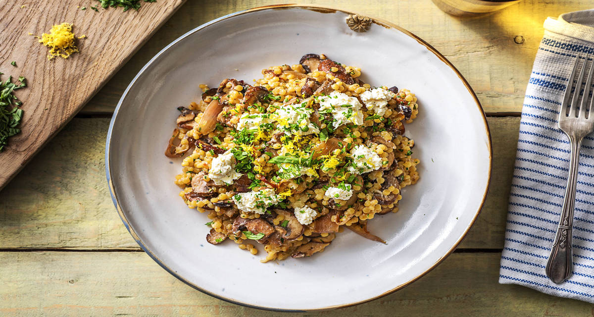 Couscous perlé aux oignons poêlés Avec des champignons blonds et de la ricotta au citron