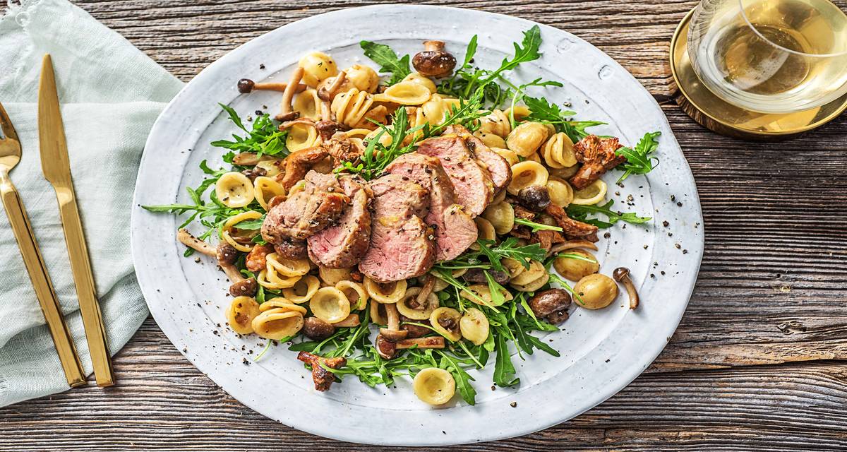 Filet mignon de porc aux orecchiette Avec une sauce à la crème aux champignons
