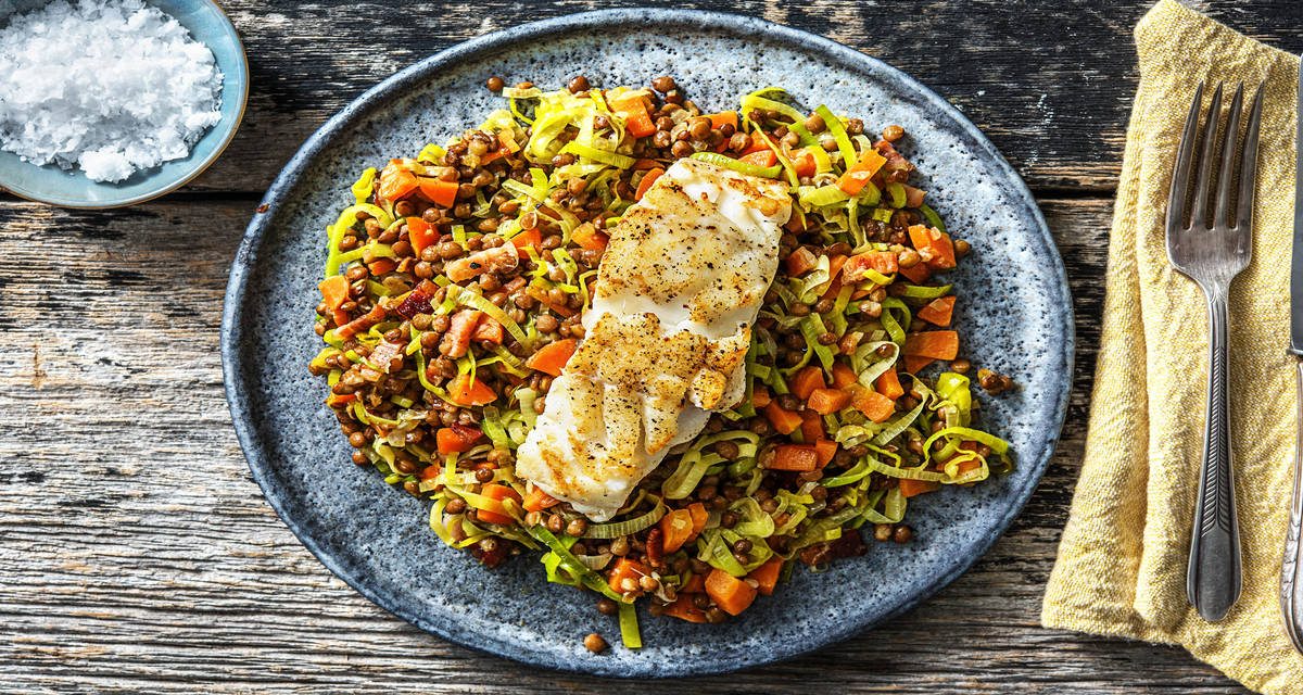 Filet d'églefin aux lentilles et lardons Avec carotte et poireau