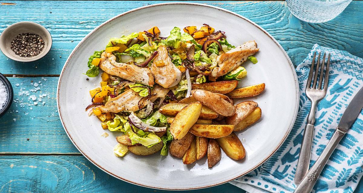Aiguillettes de poulet et salade colorée Avec une vinaigrette au grana padano et des pommes de terre sautées
