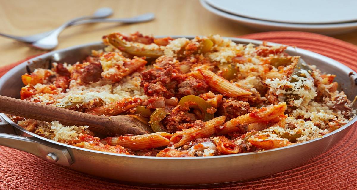 w04-r04 Sausage and Bell Pepper Pasta with Cheesy Breadcrumbs