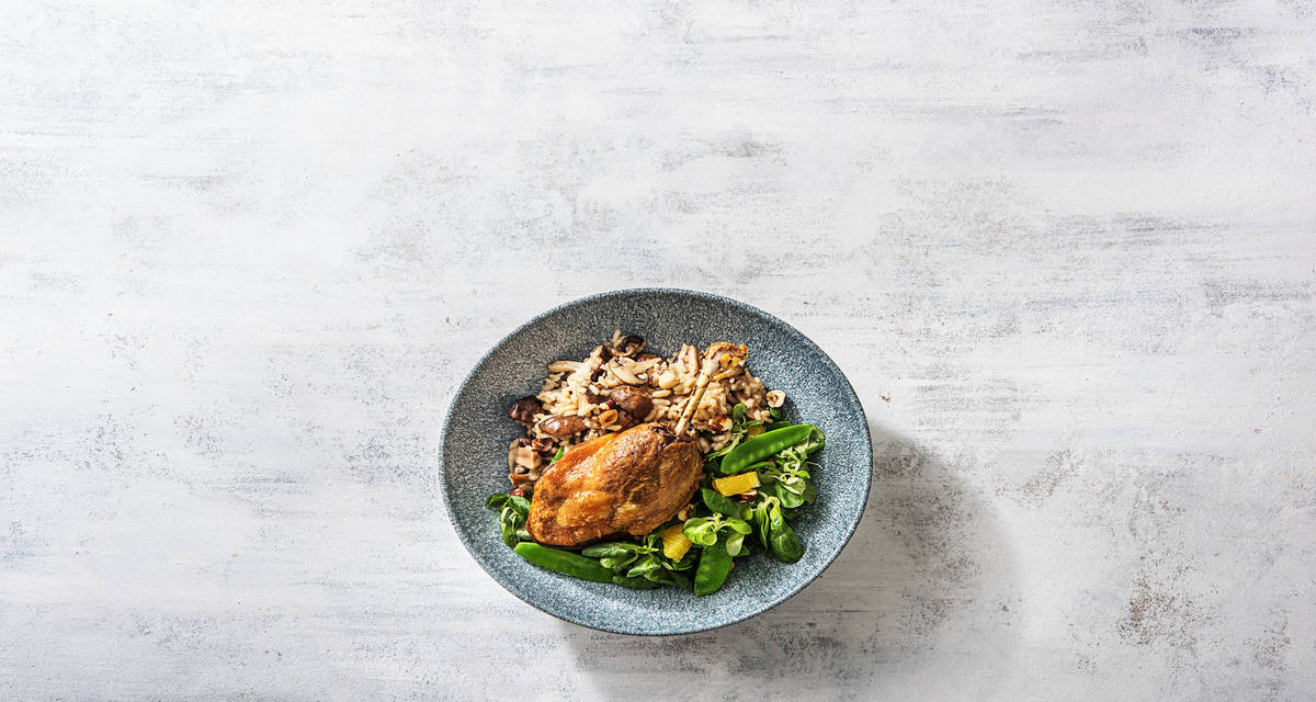 Cuisse de canard et risotto aux shiitakés Accompagné d'une salade à l'orange et aux pois mange-tout