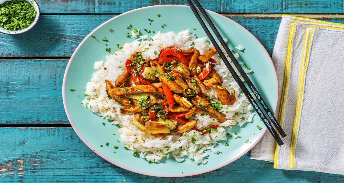 Sauté de filet de poulet épicé à l’asiatique Servi avec du riz