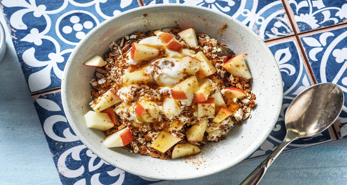 Crumble à la pomme et au musli Avec du yaourt demi-écrémé