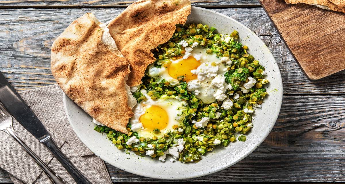 Chakchouka verte aux lentilles et à la feta Accompagnée d’un pain plat croustillant