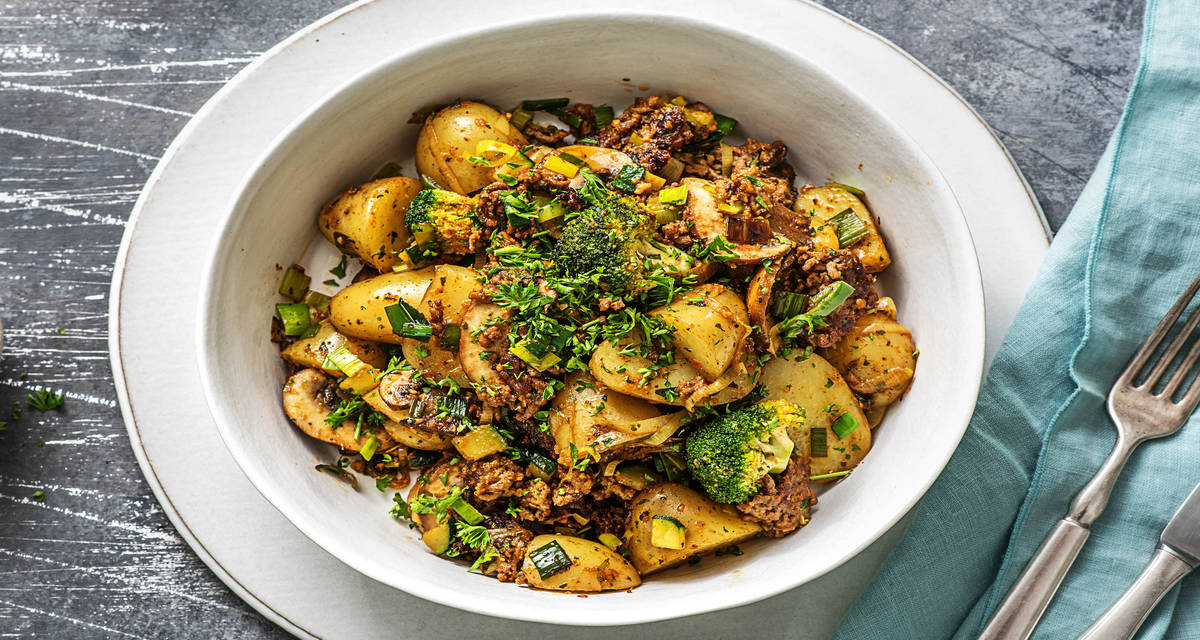 Boeuf haché épicé Accompagné de grenailles, de légumes et de pesto rouge