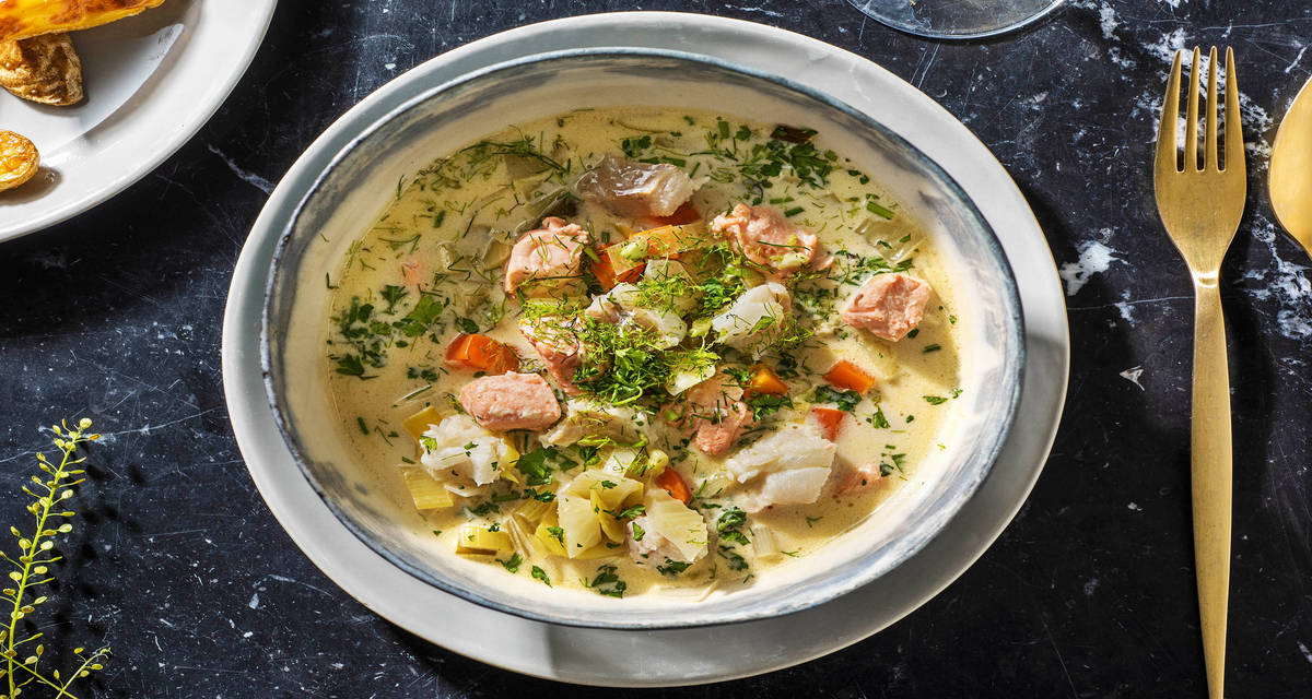 Cassolette de poisson de luxe au vin blanc Avec du fenouil et des grenailles rôties
