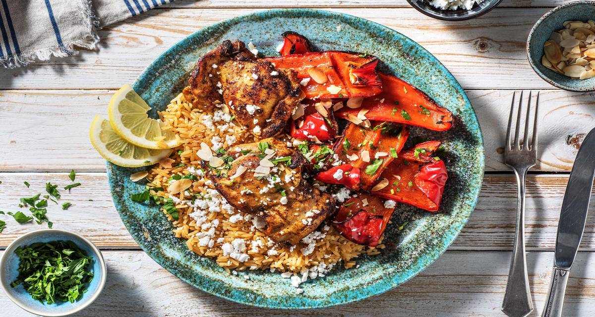 Filet de poulet et poivron rôti Accompagné de riz et servi avec de la feta