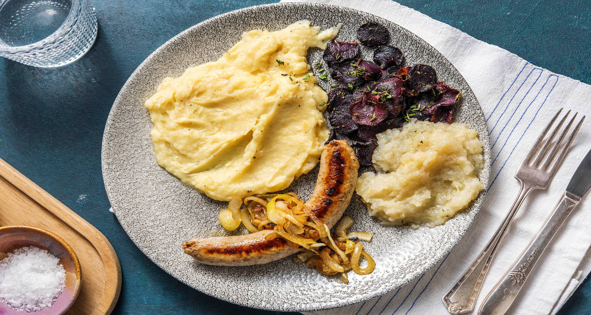 Crème de panais et saucisse de porc Avec une compote de poires et des carottes violettes
