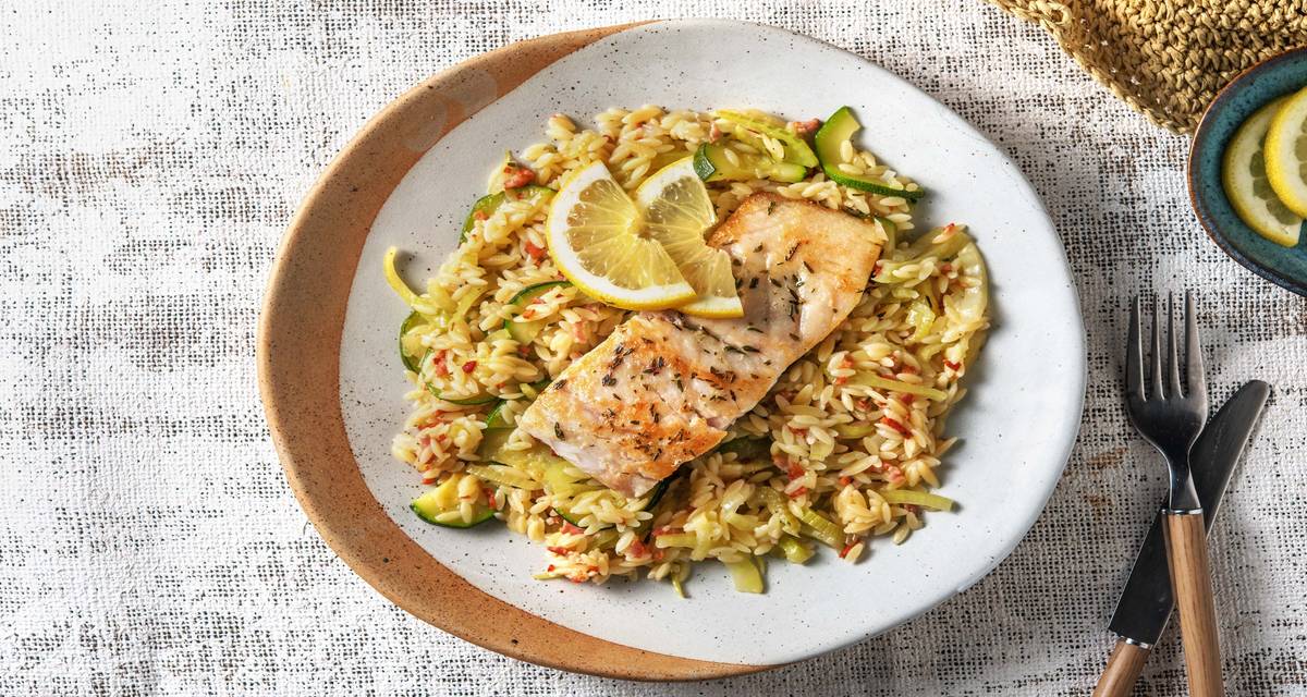 Risotto d’orzo et filet de perche du Nil Préparé avec des lardons, du citron et du thym