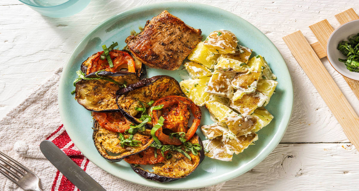 Filet mignon et tian de légumes servi avec une salade de pommes de terre crémeuse