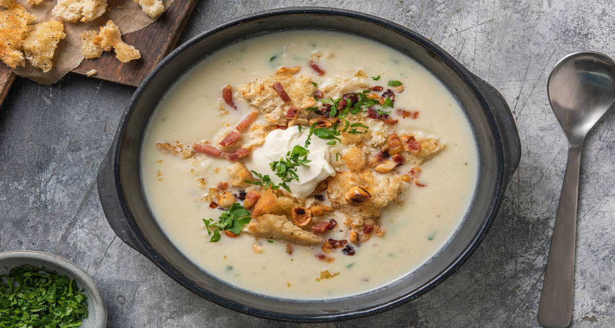 Lard Soupe Avec Chou Vert Soupe De Chou-fleur Et Lardons Croquants