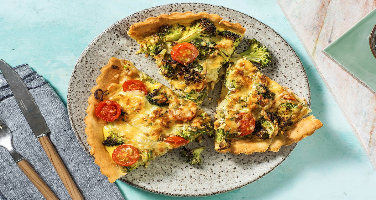 Quiche met broccoli, cherrytomaten en oude kaas met tijm en oregano
