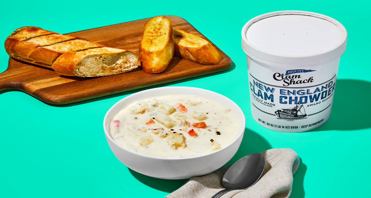 New England Clam Chowder + Garlic Bread Recipe | HelloFresh