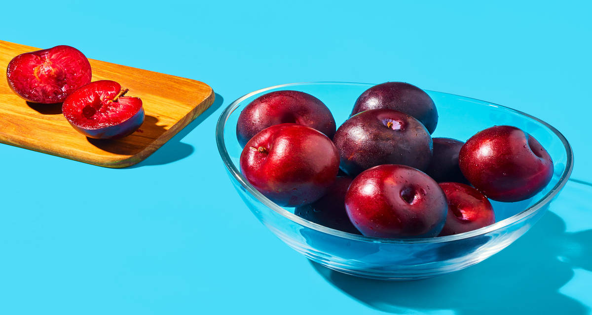 Plums Healthy snacking awaits | 2 lbs