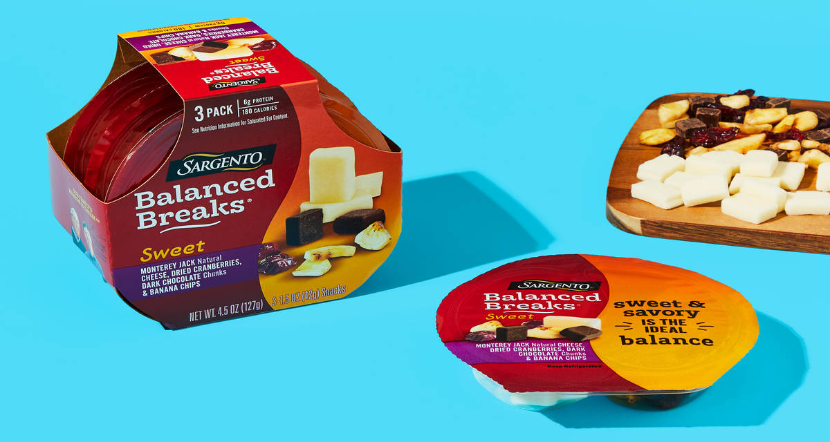 Sargento Balanced Breaks with Monterey Jack, Banana Chips, Dark Chocolate & Cranberries A quick snack, easy cheesy.  | 3 servings