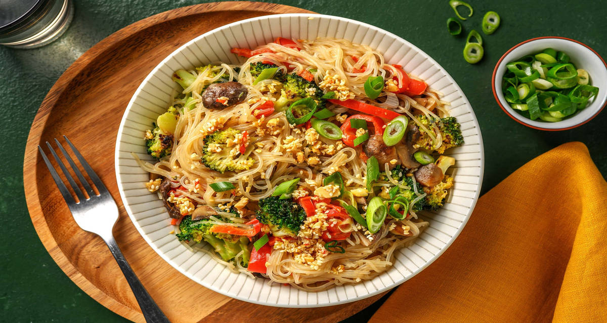 Glasnudeln in MisoErdnussSoße mit KnusperSesam Rezept HelloFresh