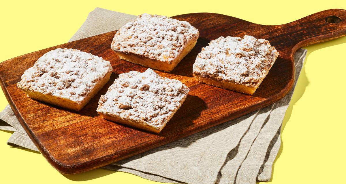 Cinnamon Crumb Cake Muffins You ain't seen muffin yet. | 4 Servings