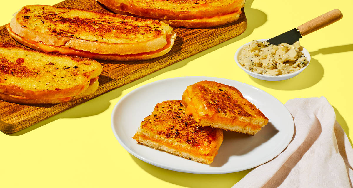 Cheddar Grilled Cheese Slathered with garlic herb butter. | 4 Servings