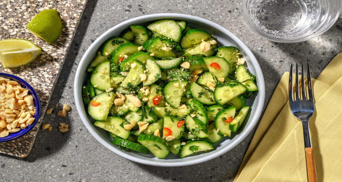 Thaise Komkommersalade Met Gezouten Pinda's Recept | HelloFresh