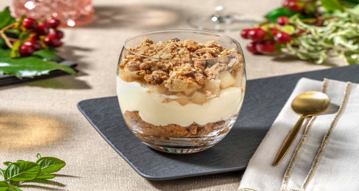 Weihnachtlicher Bratapfel-Crumble Rezept | HelloFresh