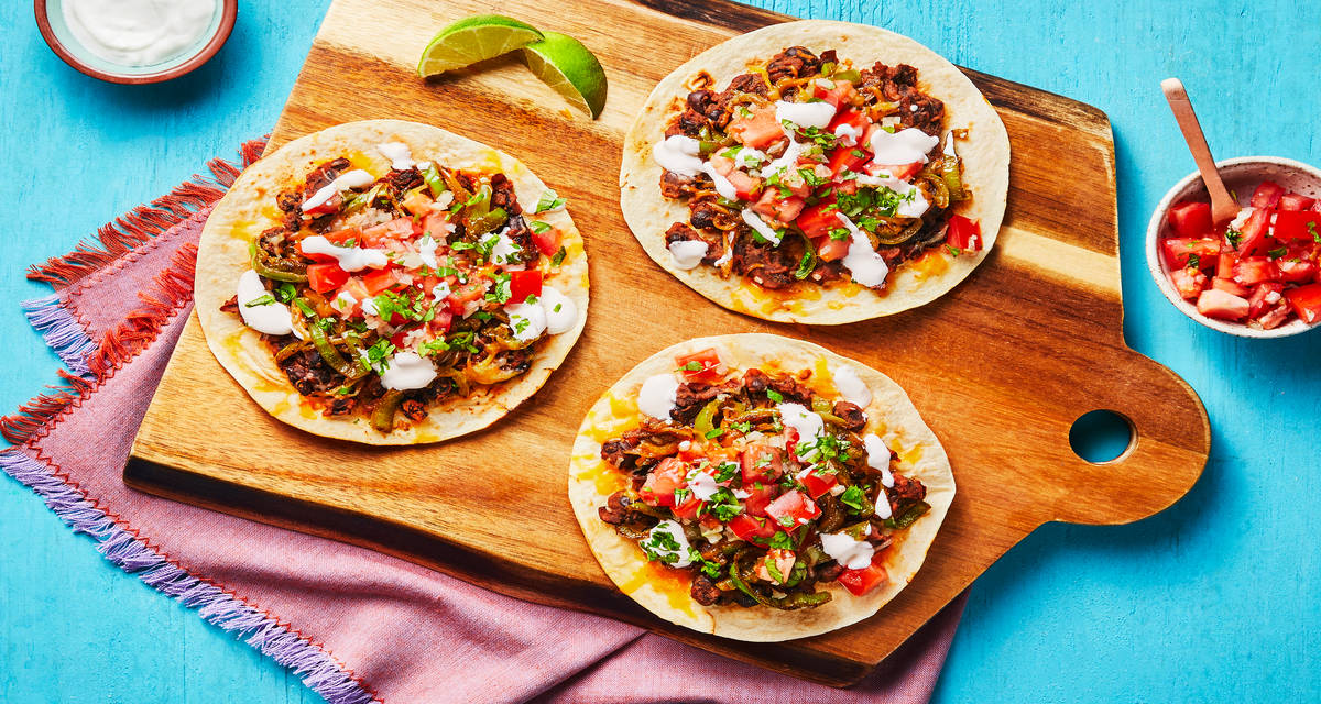 W05 MOD Smashed Black Bean Tostadas with Green Pepper, Pico de Gallo & Lime Crema