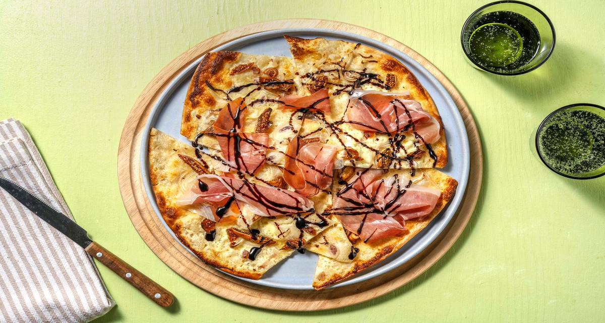 Flammkuchen met serranoham 2 porties | met gedroogde vijgen en crema di balsamico