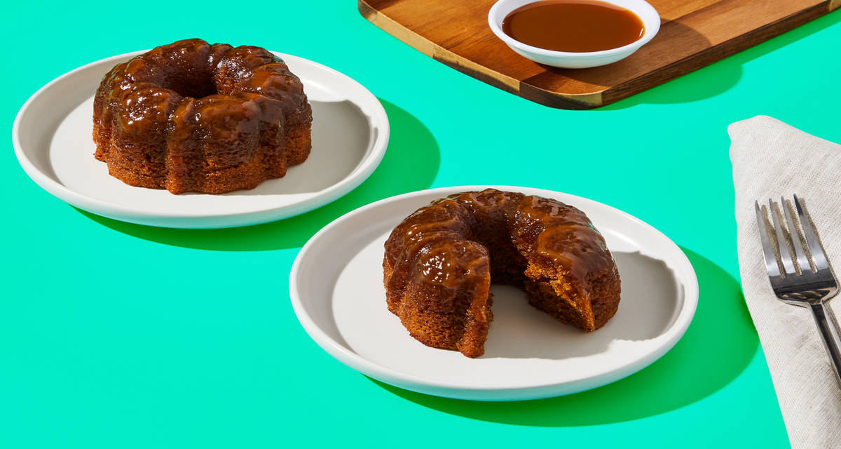 Pumpkin Spice Bundt Cake with caramel sauce | 4 Servings