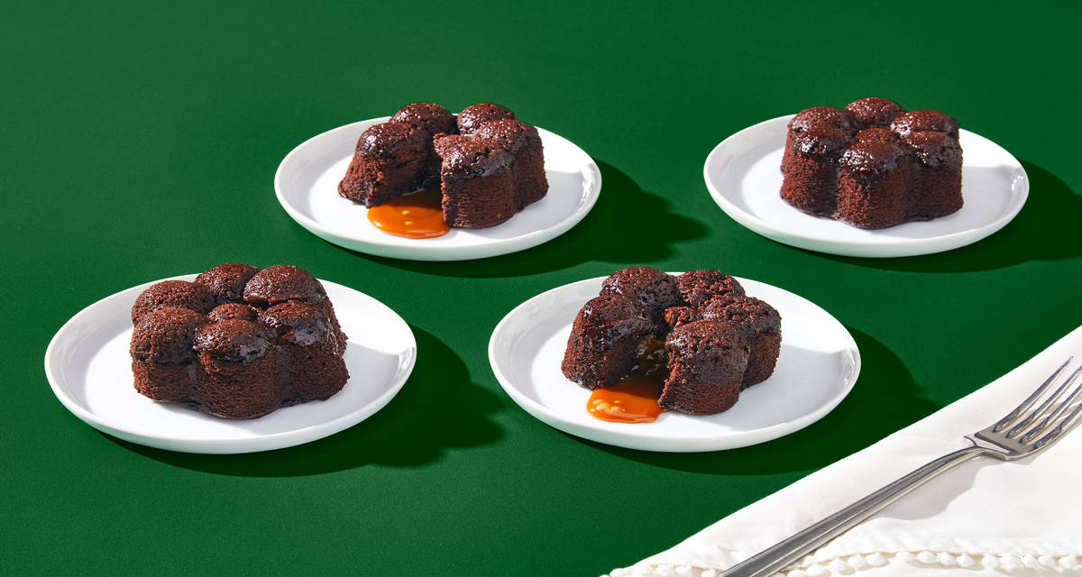 Filled Chocolate Bundt Cakes with a molten caramel core | 4 Servings