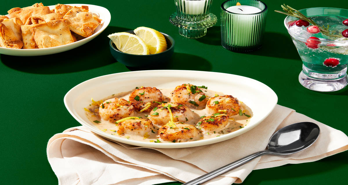 Creamy Lemon-Herb Scallops with Flatbread Crackers