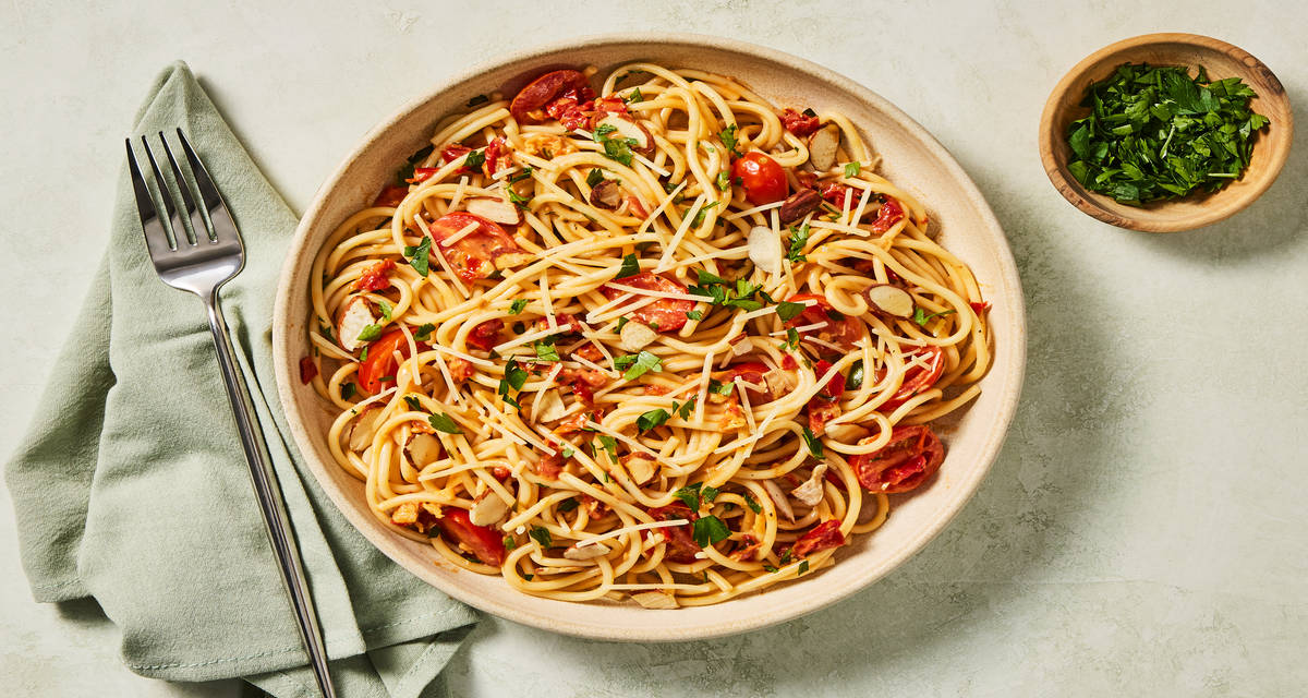 W45 R08 Sun-Dried Tomato Spaghetti with Fresh Parsley, Almonds & Parmesan