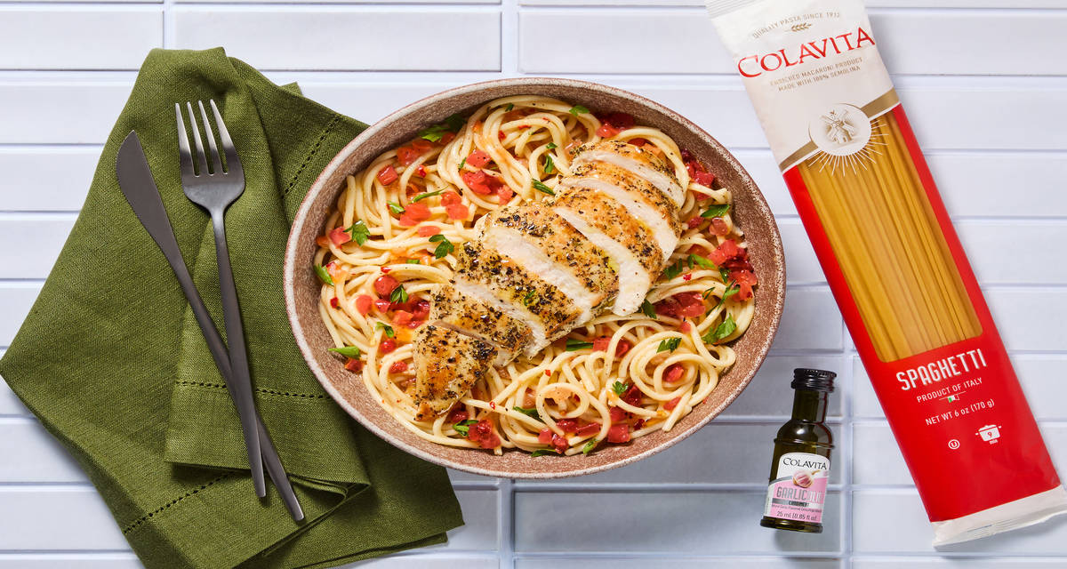 Neapolitan Aglio E Olio Chicken & Pasta with Garlicolio, Tomato & Parsley