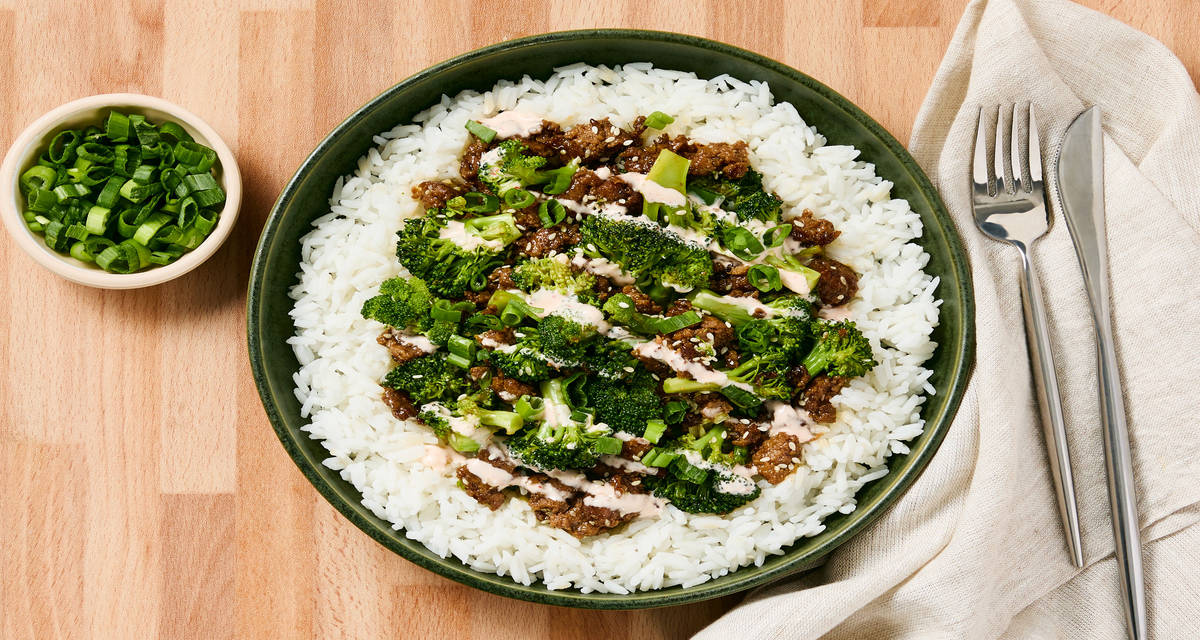 Sweet Hoisin Beef & Broccoli Rice Bowls with Sriracha Mayo & Sesame Seeds