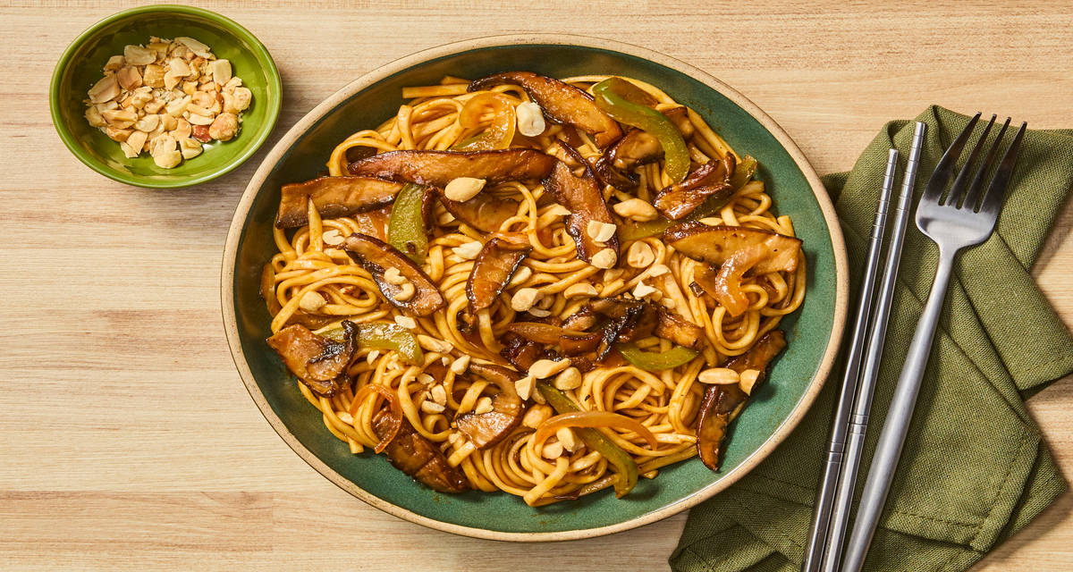 Spicy-Sweet Szechuan Chicken Lo Mein with Bell Pepper & Peanuts