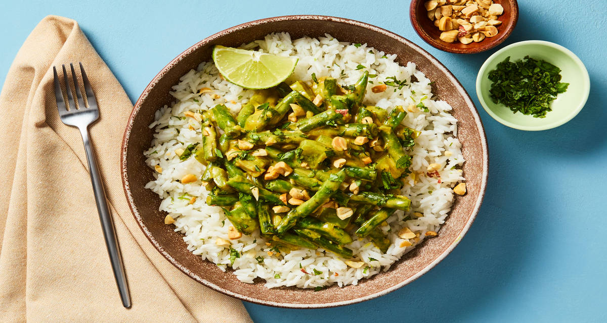 Vegan Thai Coconut Ginger Curry with Bell Pepper, Green Beans, Peanuts & Lime Rice