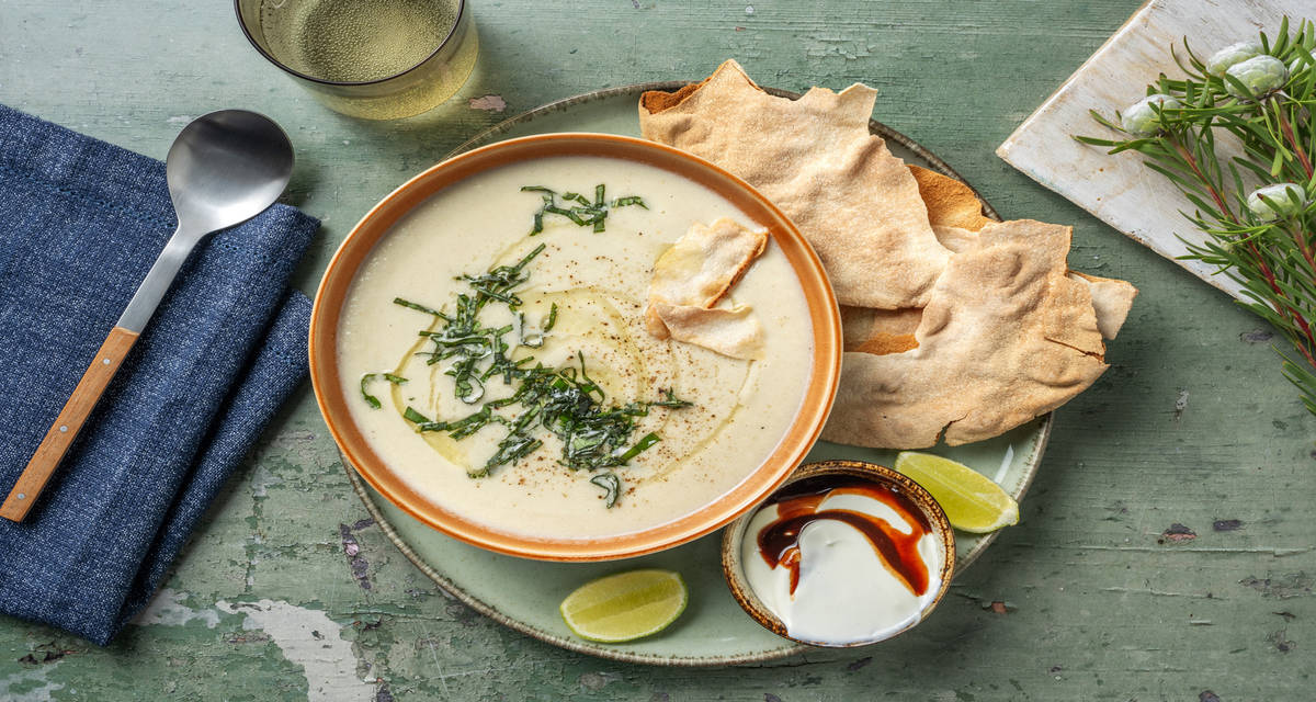 Soup veggie met cashewnoten en Libanees platbrood