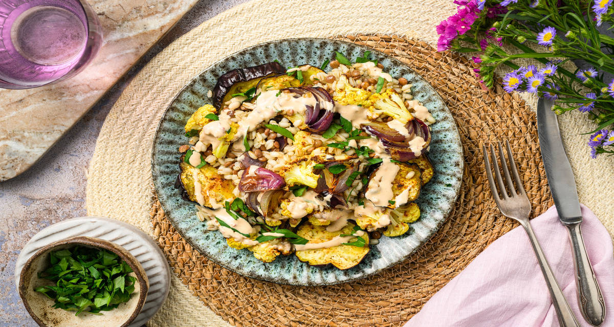 Freekeh salade met dukkah met zoete aardappel en kruidige dressing