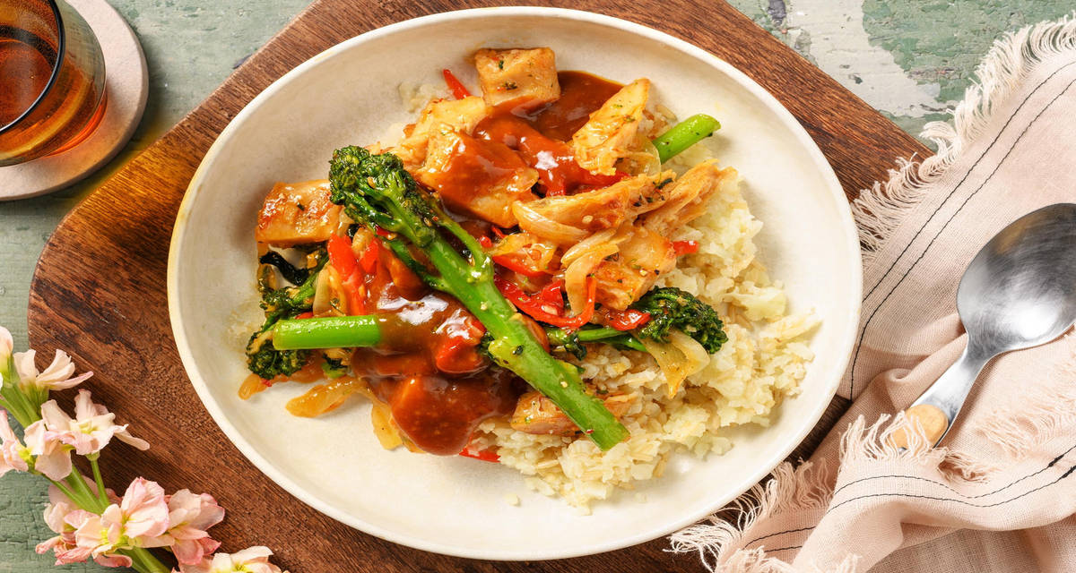 Chop Suey with vegan chicken & broccolini With romano pepper and cauliflower rice