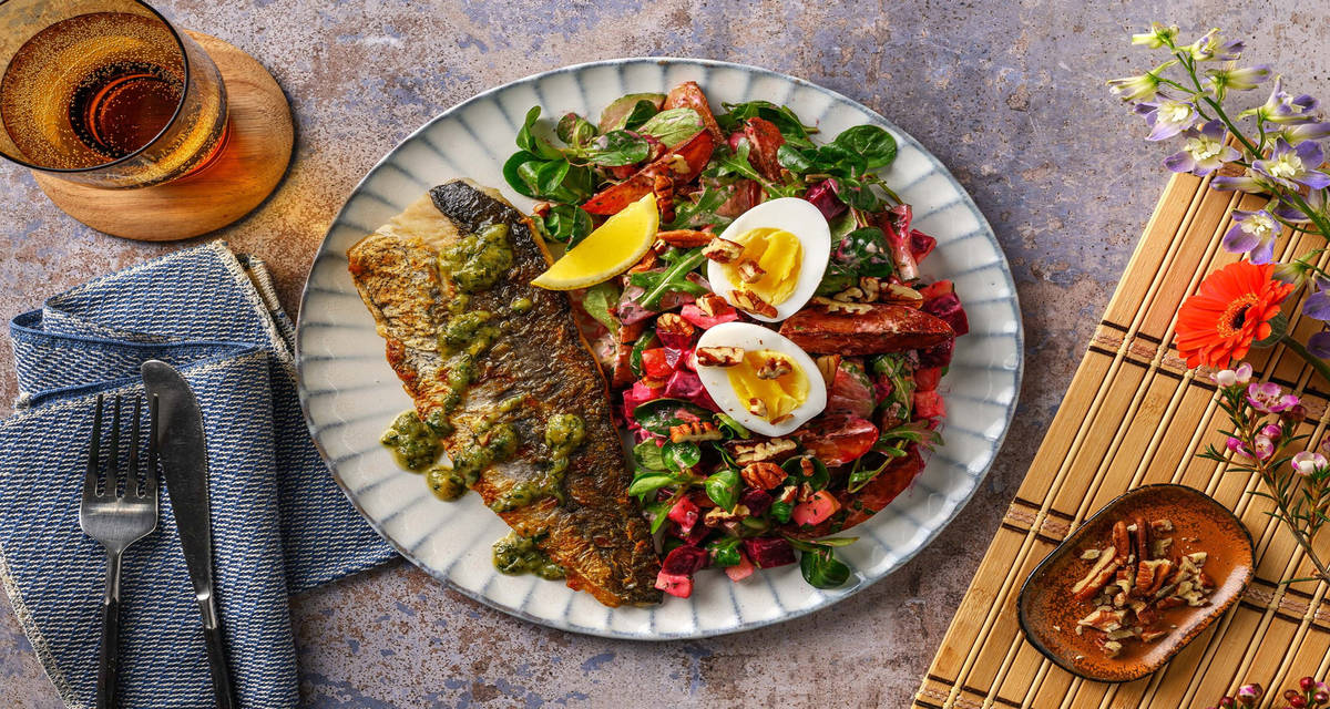 Hake in herb butter sauce With potato & green bean salad