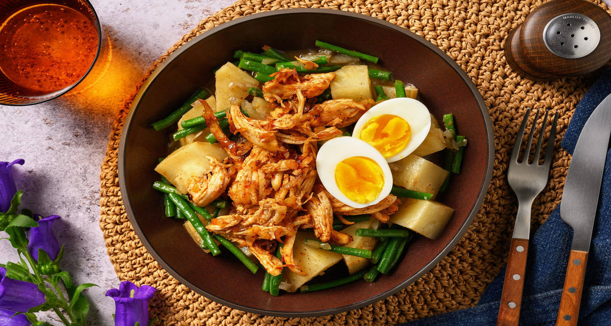 low cal pulled chicken noah with green beans and crunchy flatbread