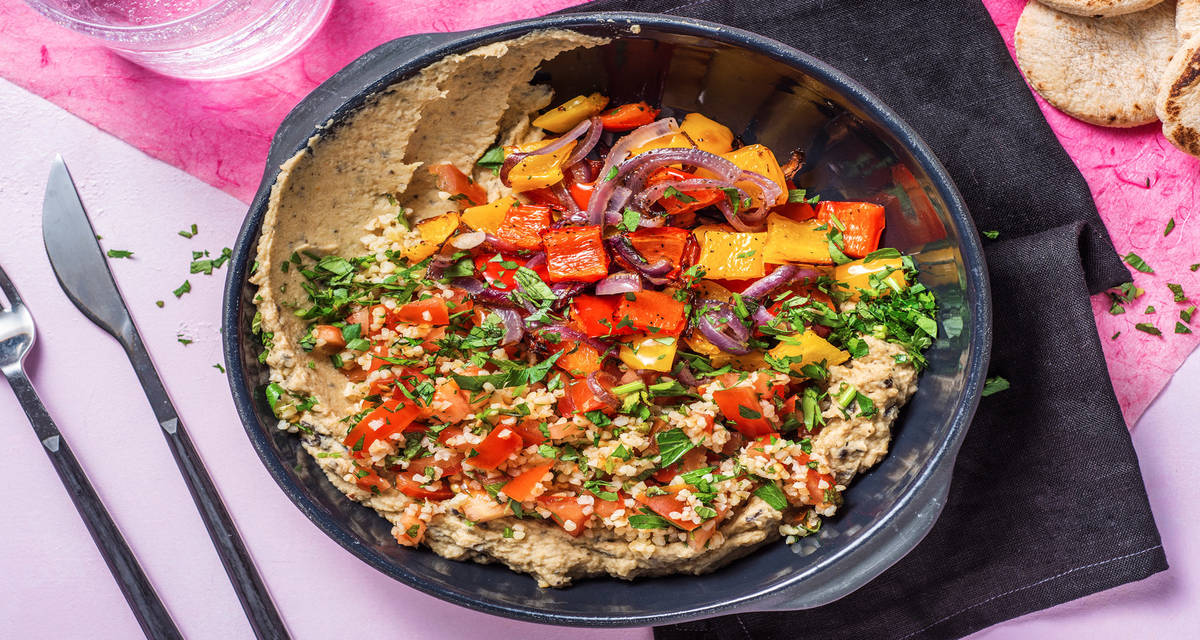 Bowl libanais : taboulé & houmous maison servis avec un taboulé et du pain pita