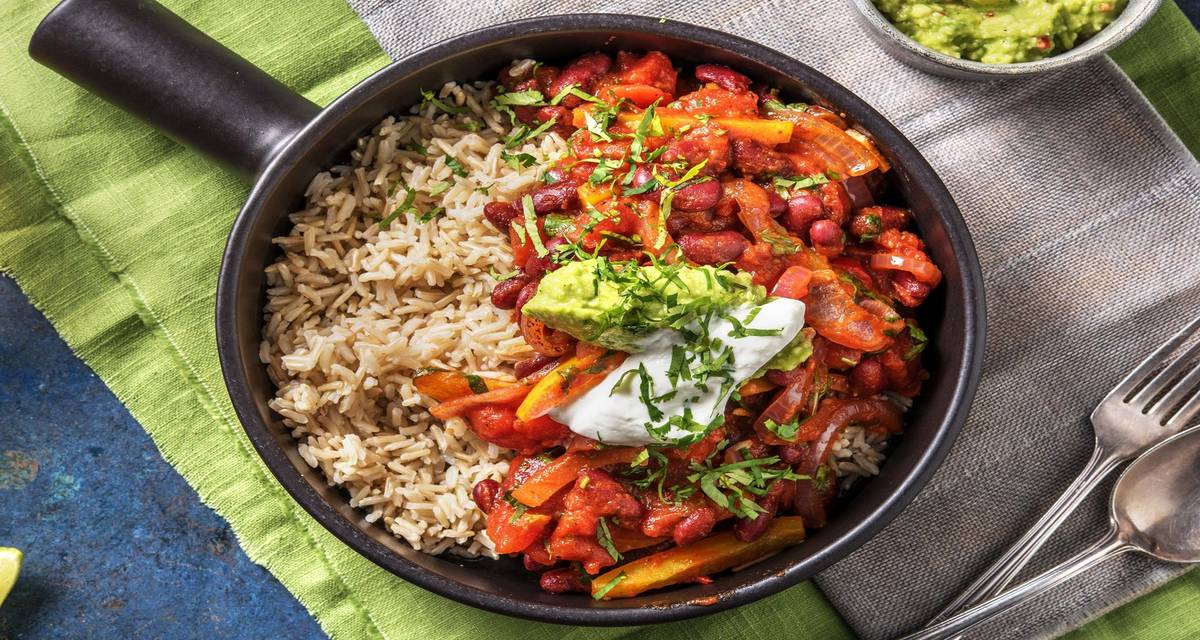 Chili sin carne & guacamole maison aux épices, poivrons, oignons, sauce tomate et coriandre