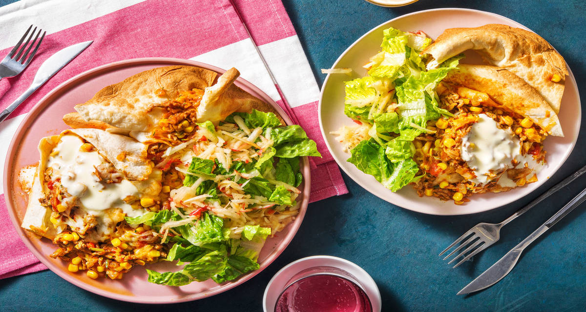 Mexikansk-kryddad köttfärspaj med äppelsallad och gräddfil