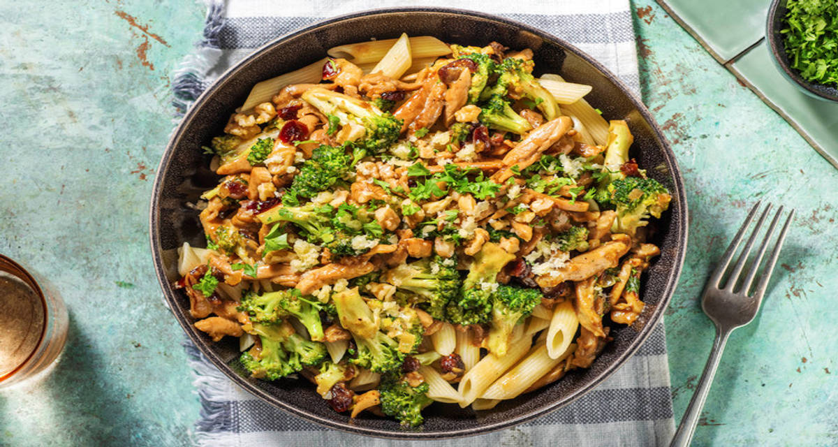 Venetiansk kycklingpasta med tranbär och valnötter