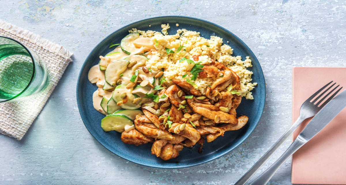 Marinerad kyckling med krämig zucchinisås, couscous och rostade pumpafrön
