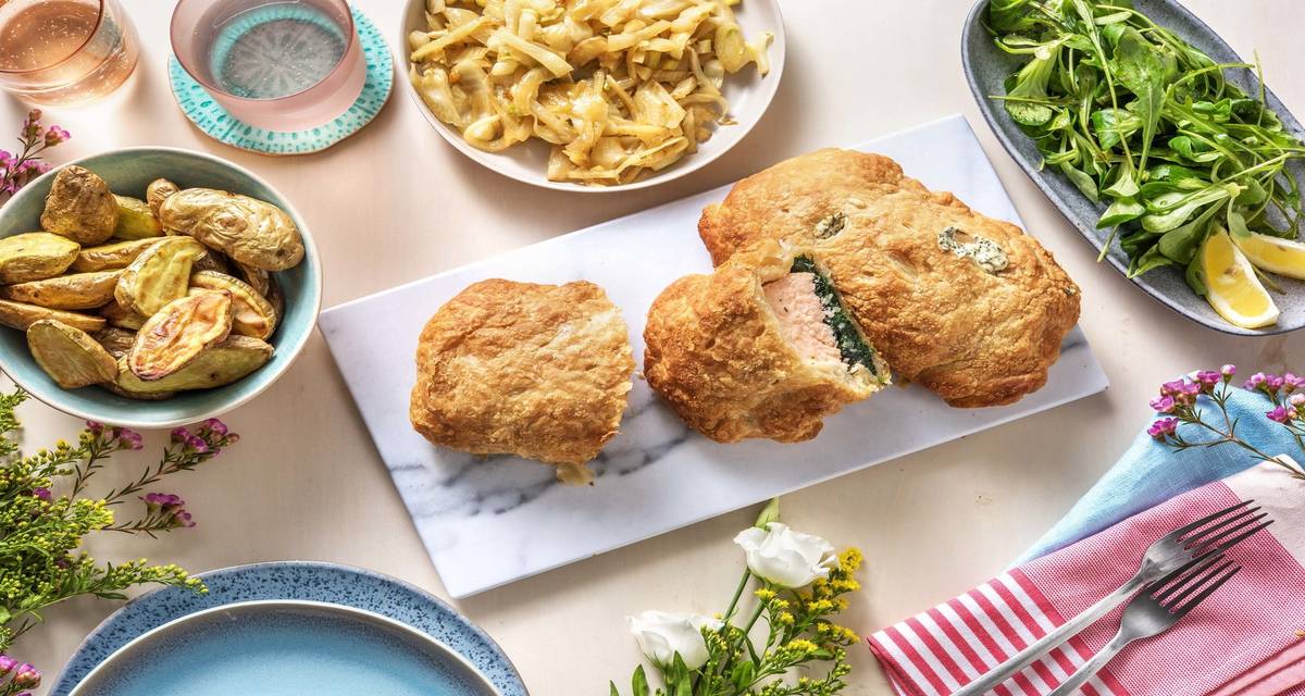 Filet de saumon en croûte de pâte feuilletée accompagné de fenouil à l’étuvée et de grenailles