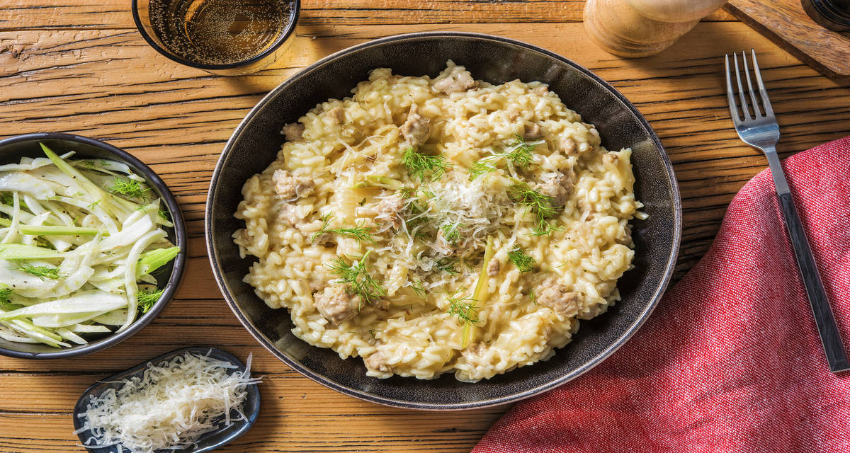 Risotto gourmand au fenouil & saucisse avec du mascarpone & du fromage râpé